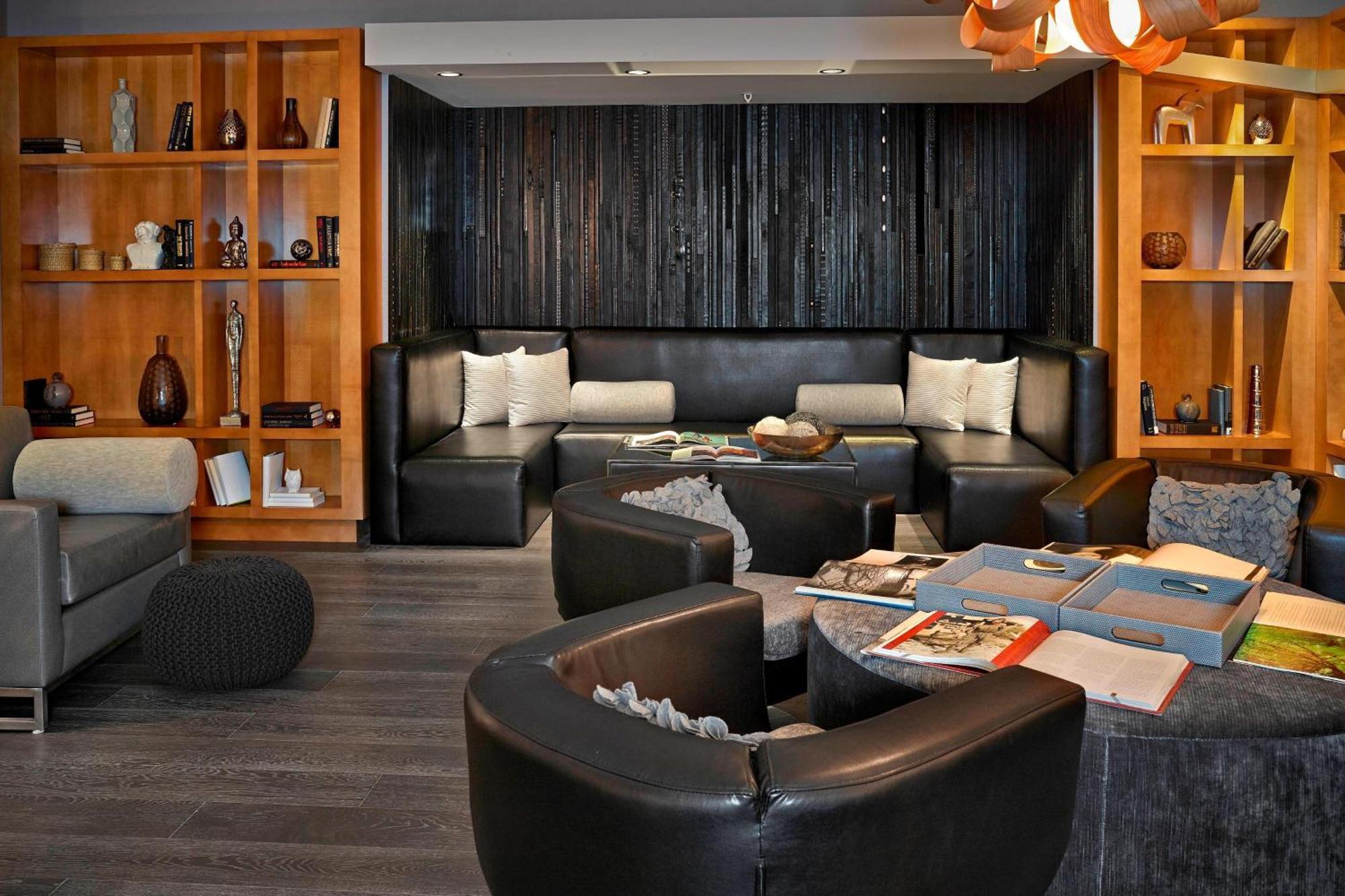 Renaissance Edmonton Airport Hotel Ниску Екстериор снимка