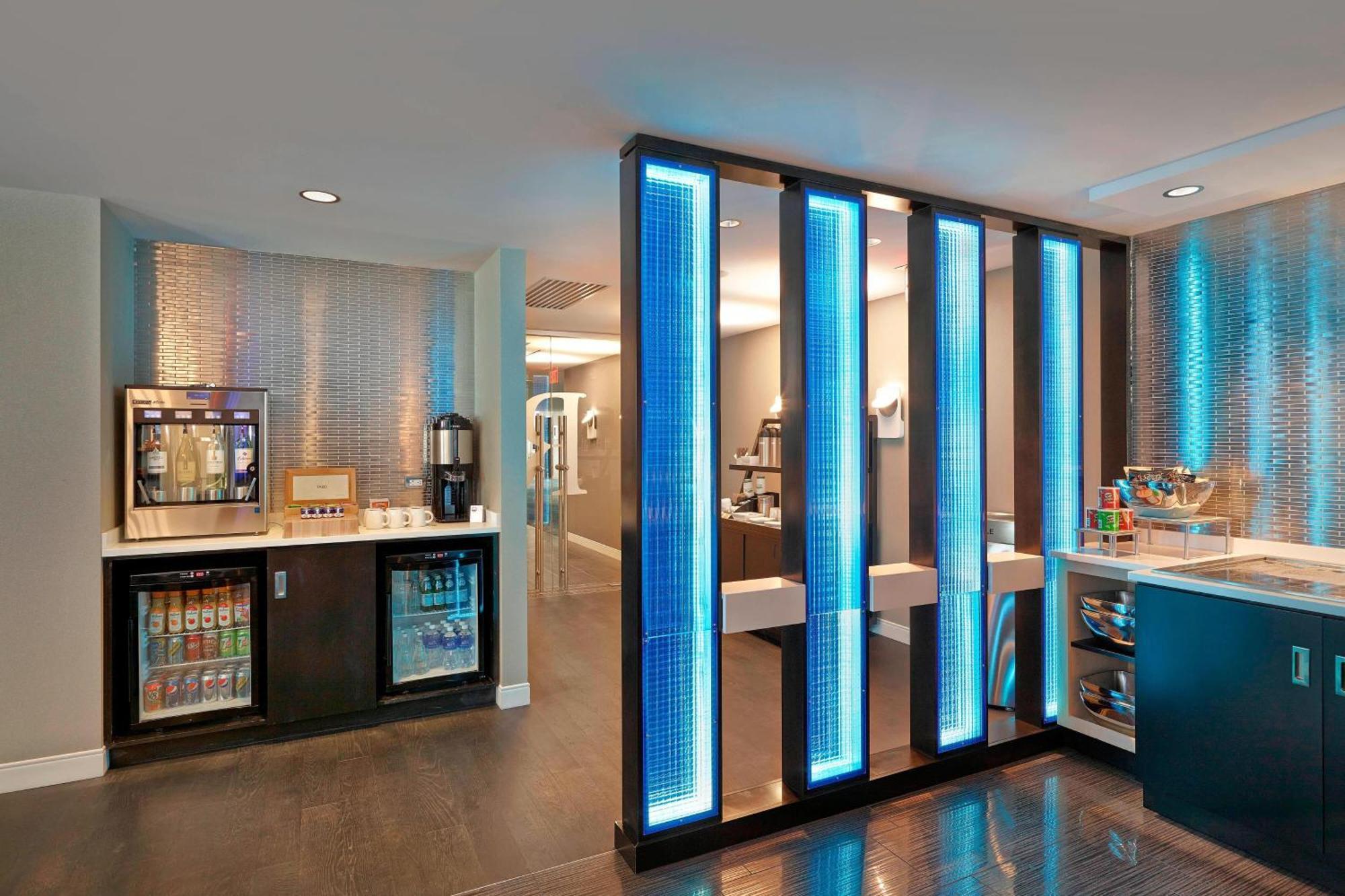 Renaissance Edmonton Airport Hotel Ниску Екстериор снимка