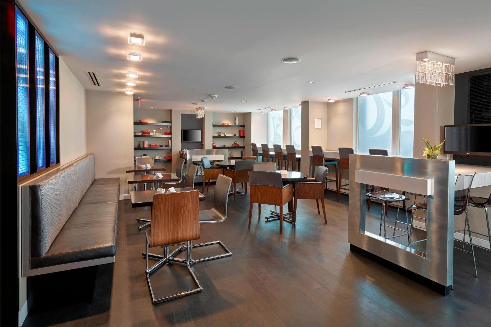 Renaissance Edmonton Airport Hotel Ниску Екстериор снимка
