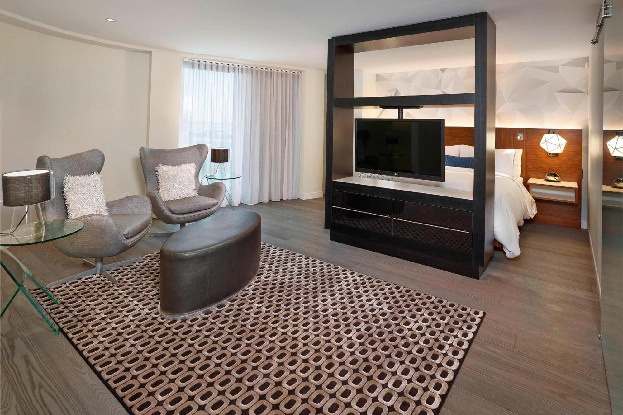 Renaissance Edmonton Airport Hotel Ниску Екстериор снимка