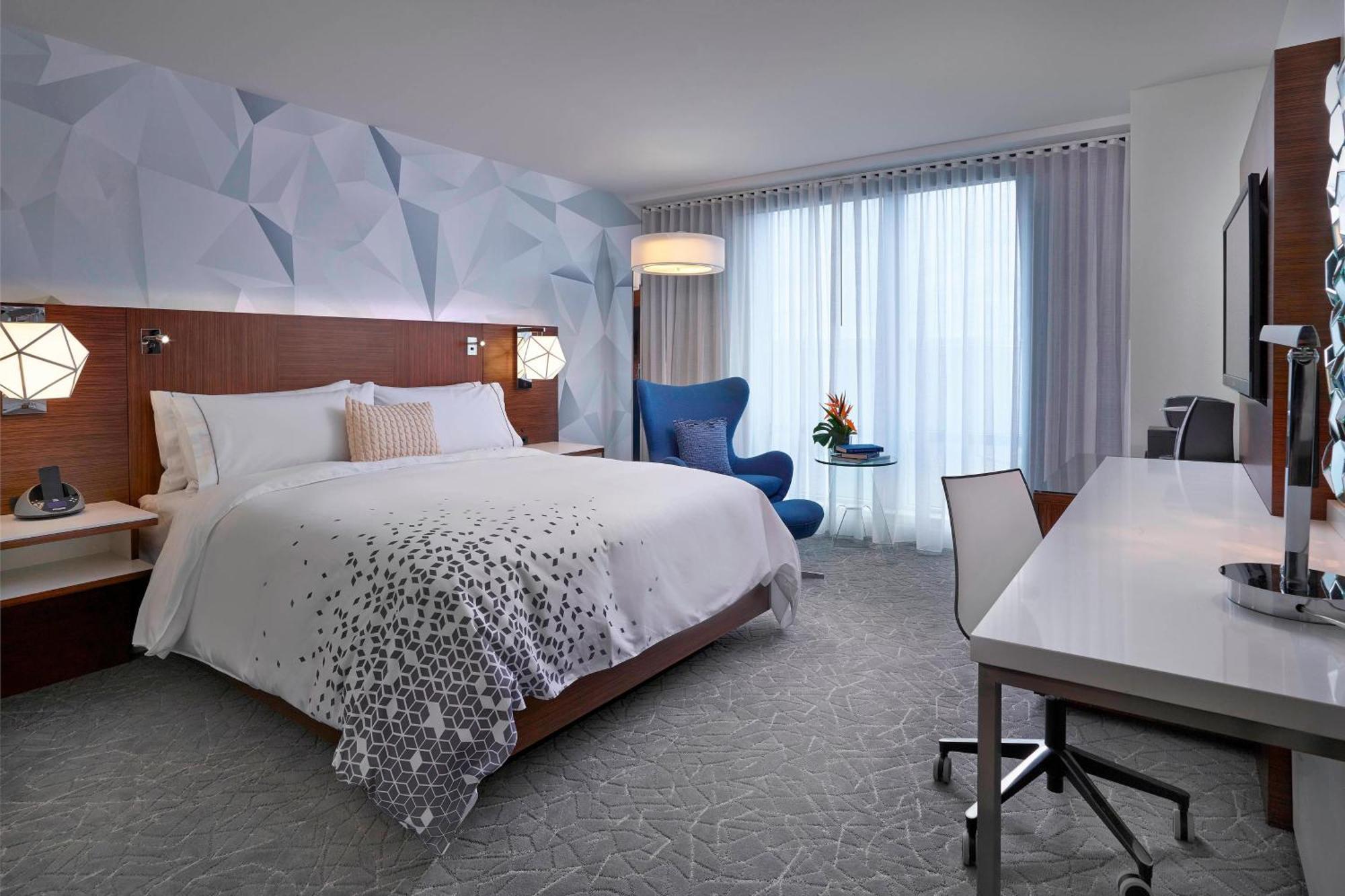 Renaissance Edmonton Airport Hotel Ниску Екстериор снимка