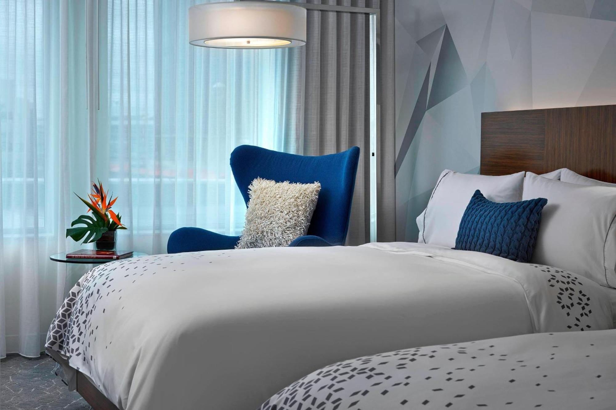 Renaissance Edmonton Airport Hotel Ниску Екстериор снимка