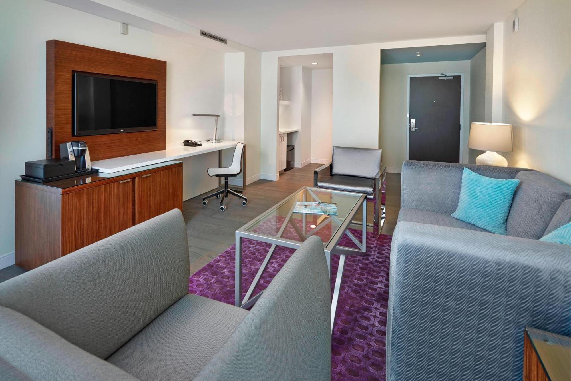 Renaissance Edmonton Airport Hotel Ниску Екстериор снимка